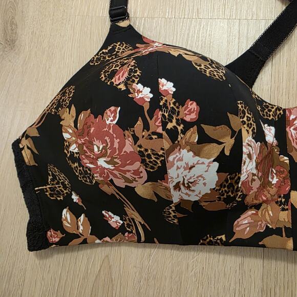 Torrid Curve Black Floral Padded Criss Cross Back Dream Wire Free Bra Size 40B - Picture 2 of 6
